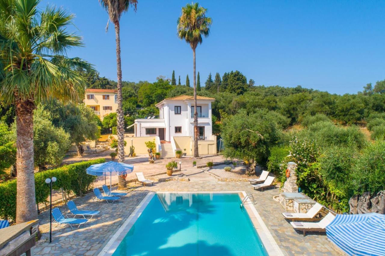 Villa Lianolia Peritheia 외부 사진