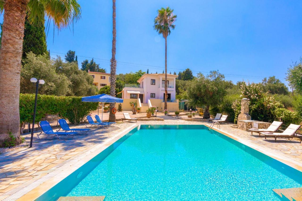 Villa Lianolia Peritheia 외부 사진