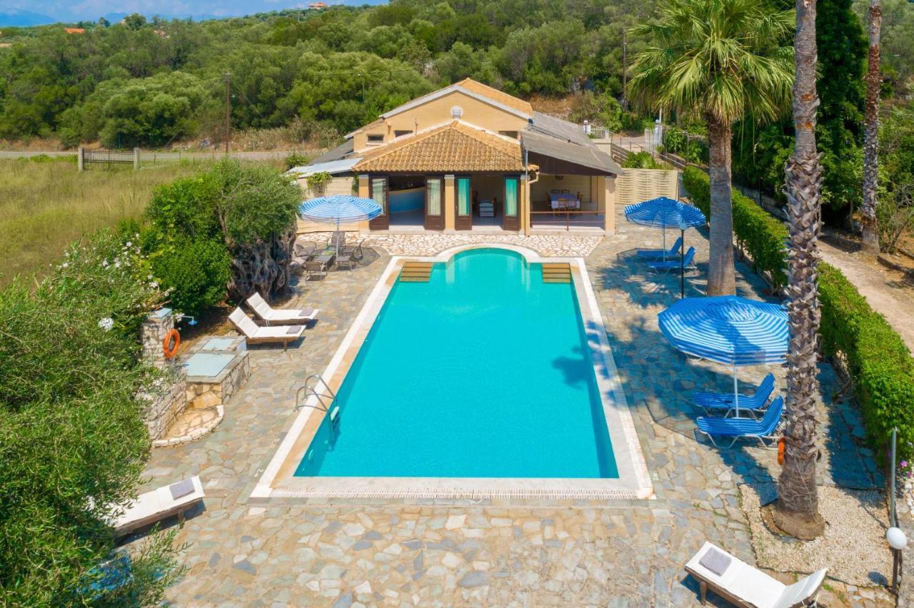 Villa Lianolia Peritheia 외부 사진