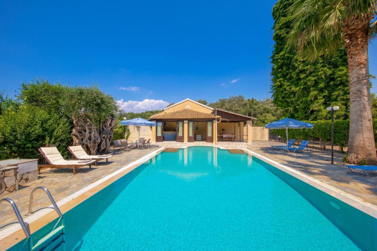 Villa Lianolia Peritheia 외부 사진