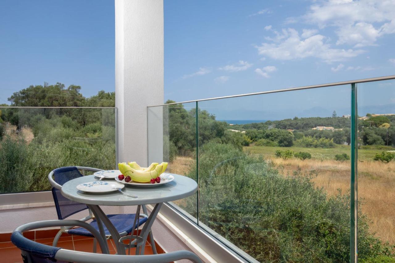 Villa Lianolia Peritheia 외부 사진